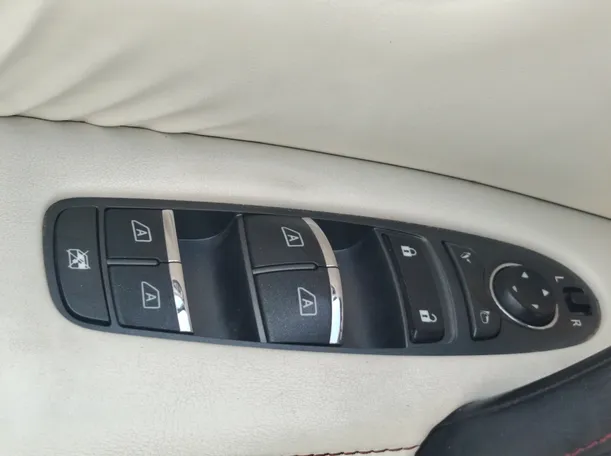 Car image 33