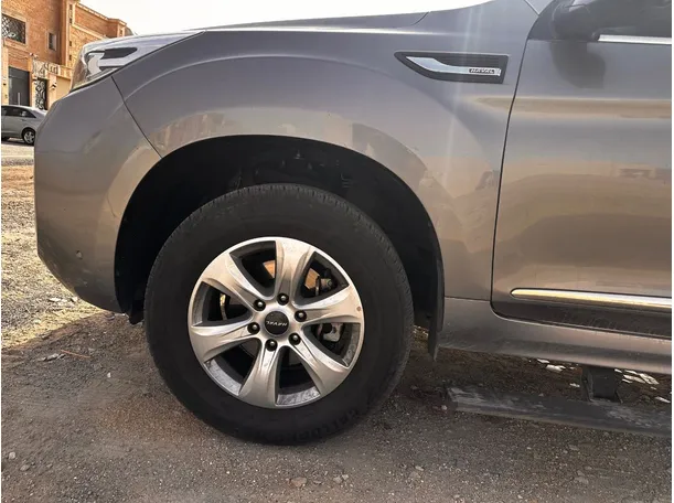Car image 9