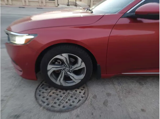 Car image 9