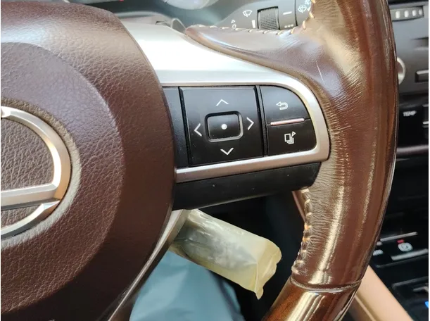 Car image 30