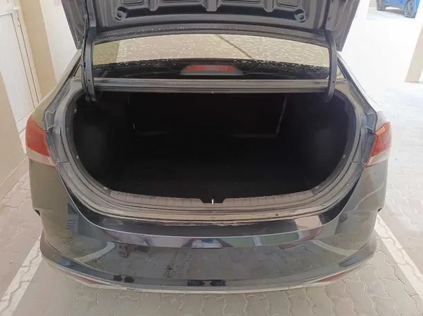 Car image 19