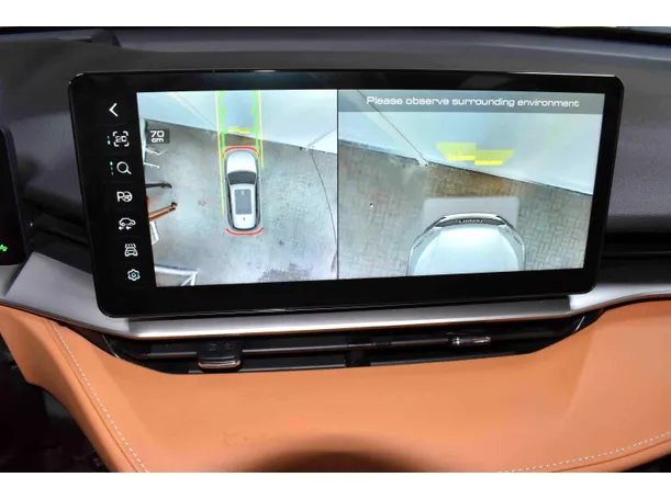 Car image 12