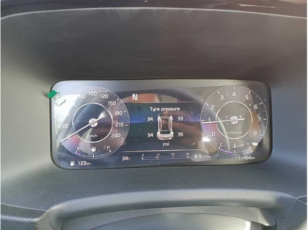 Car image 17