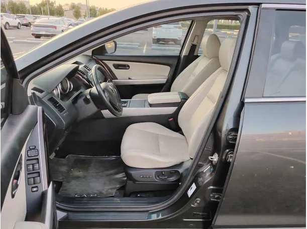 Car image 12