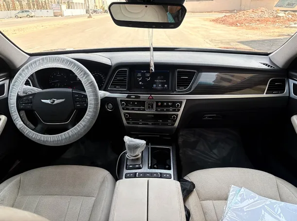 Car image 17
