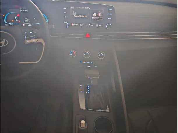 Car image 19