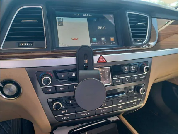 Car image 18