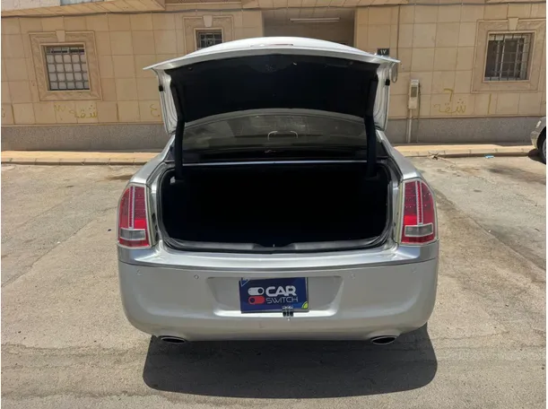 Car image 19