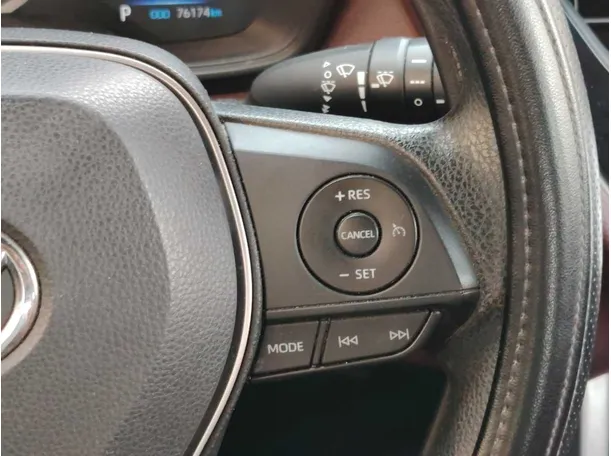 Car image 25