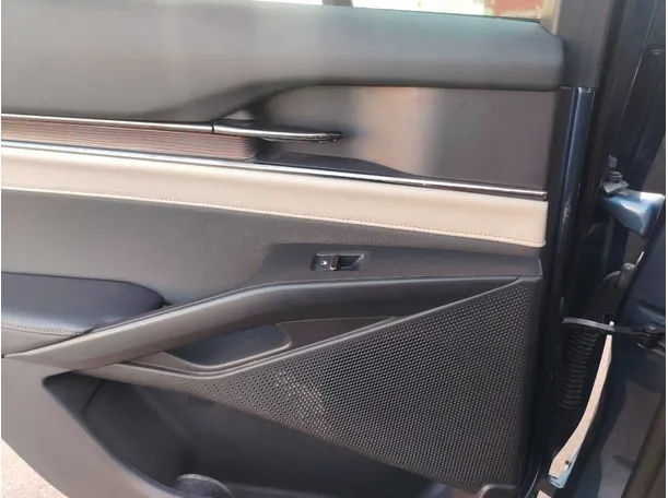 Car image 29