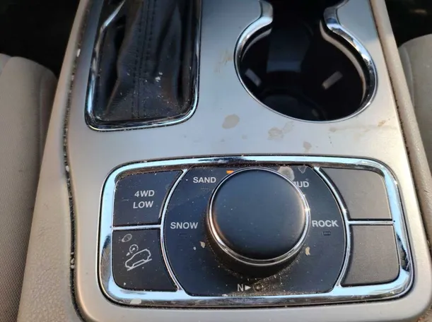 Car image 19