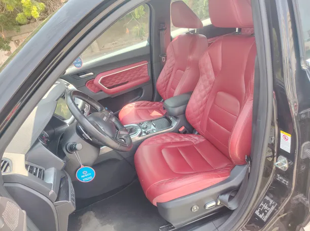 Car image 13