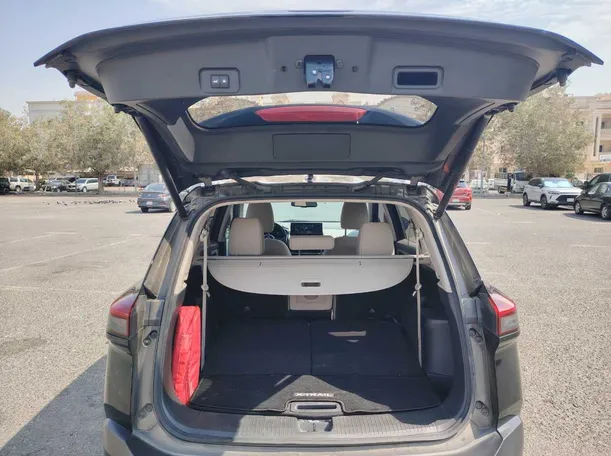 Car image 24