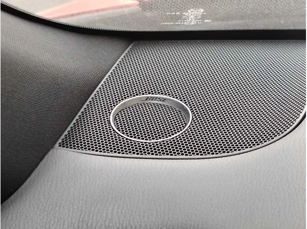 Car image 32