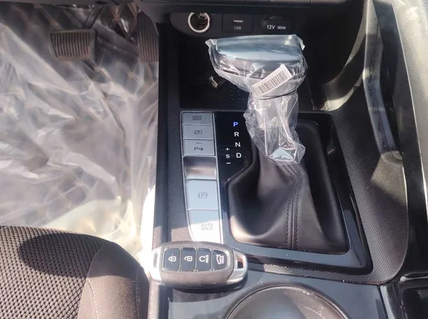 Car image 18