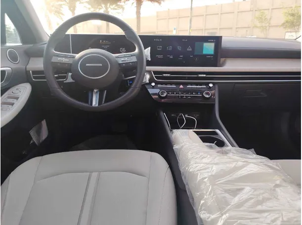 Car image 19