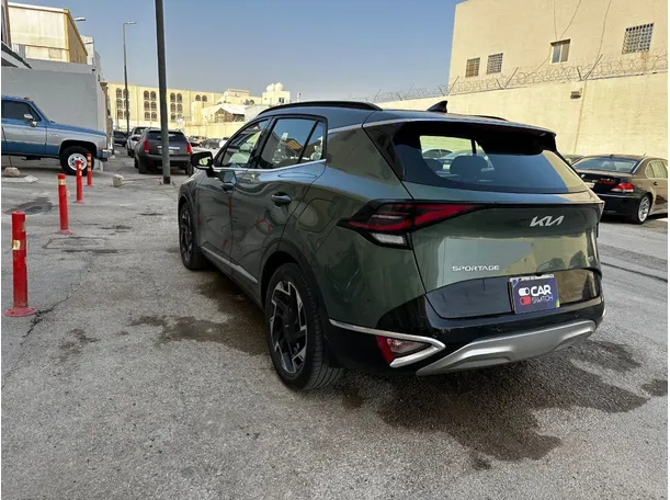 Car image 7