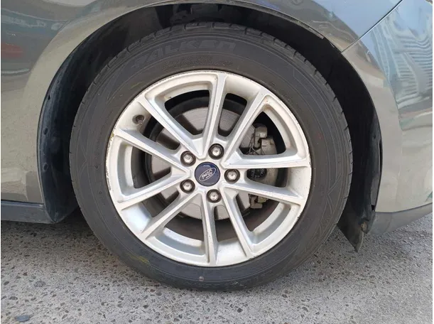 Car image 9