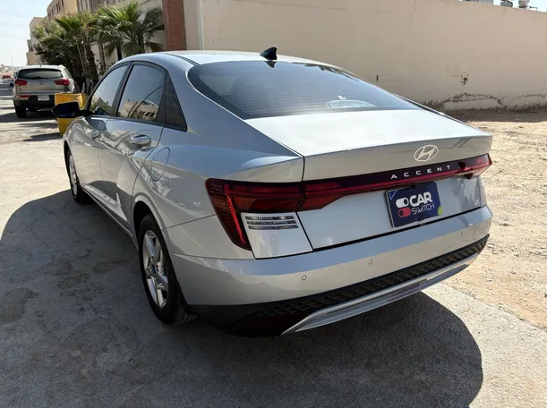 Car image 7