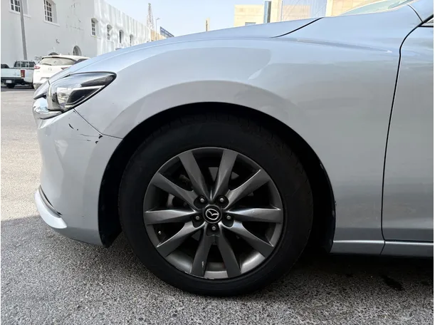 Car image 9