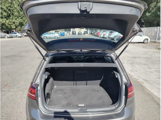 Car image 25