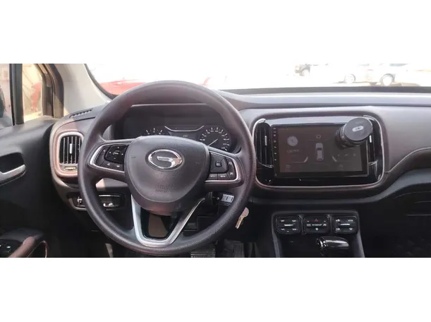 Car image 19