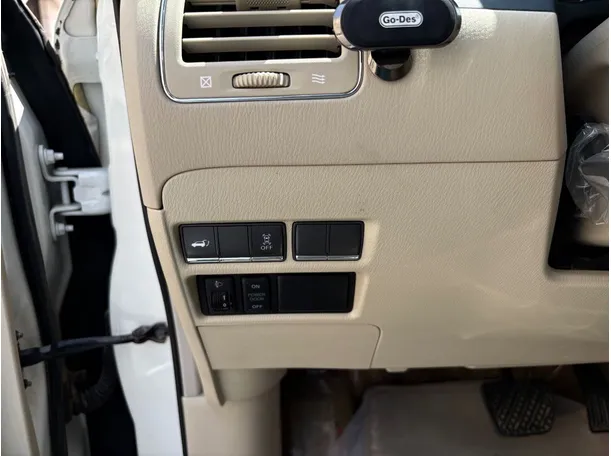Car image 27
