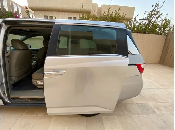 Car image 15