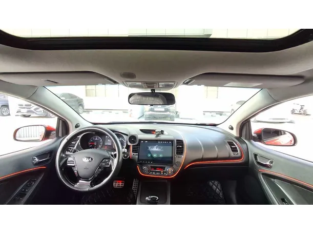 Car image 17