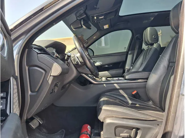 Car image 11