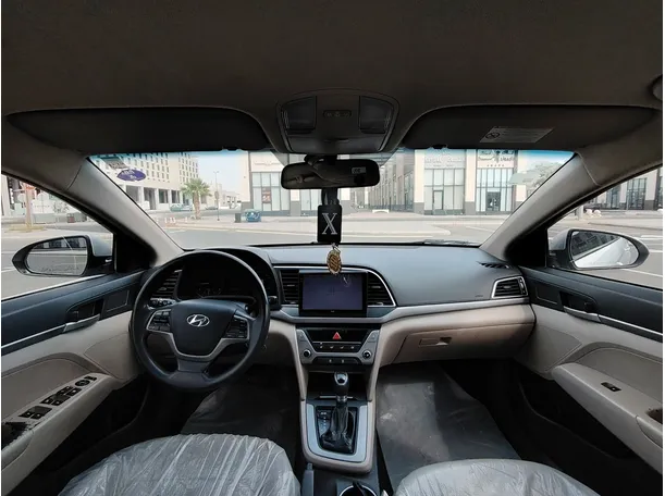 Car image 16