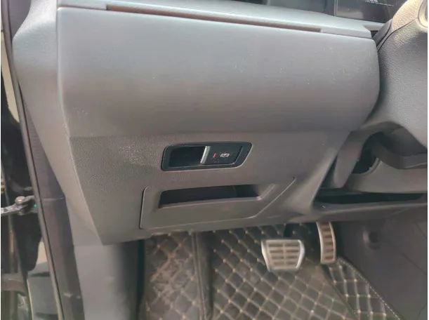 Car image 35