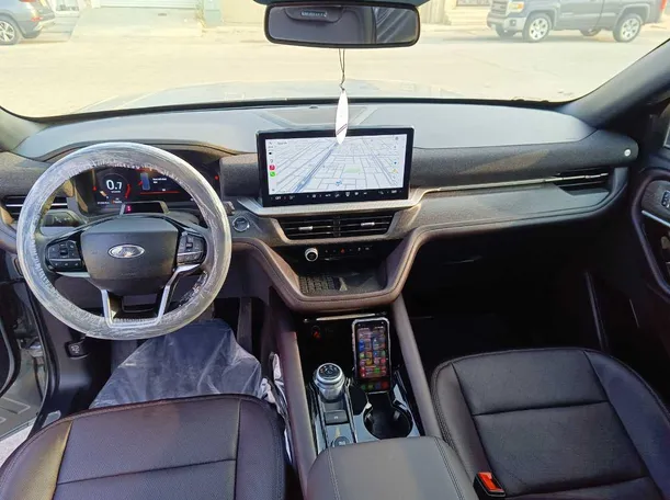 Car image 24