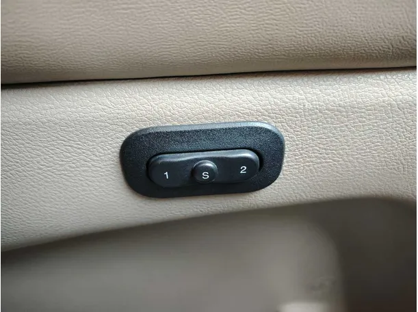Car image 43