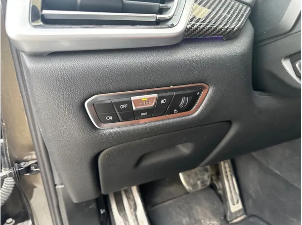Car image 28