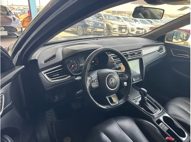 Car image 14