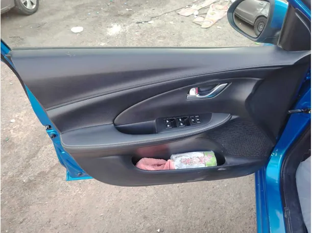 Car image 11