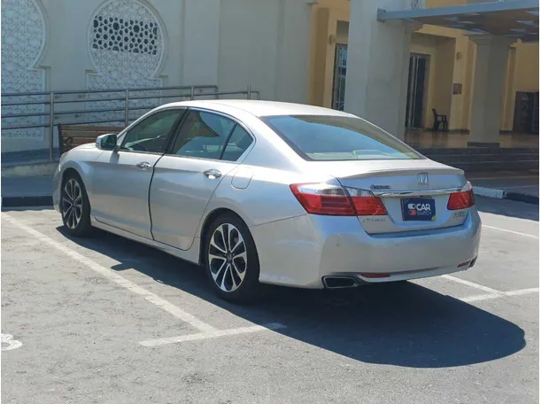 Car image 7