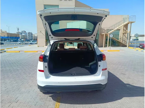 Car image 17