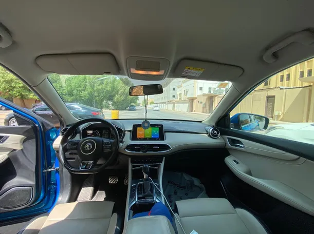 Car image 14
