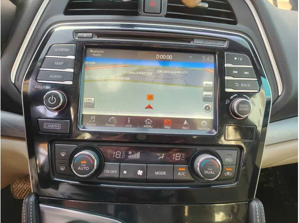 Car image 26