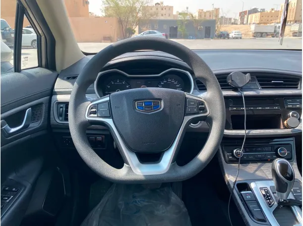 Car image 19