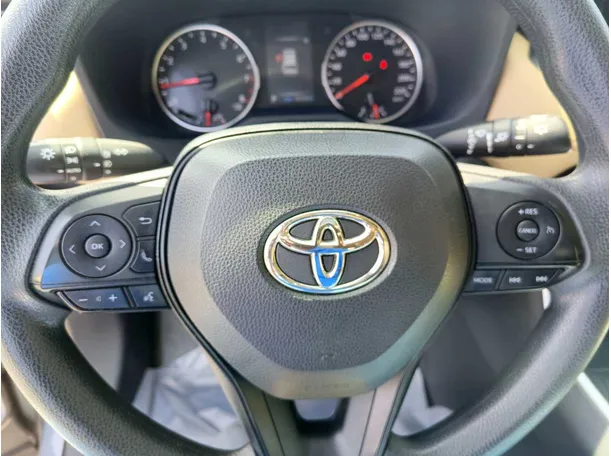 Car image 26