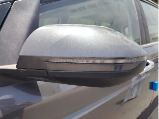 Car image 26