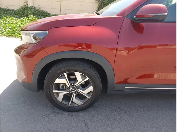 Car image 9