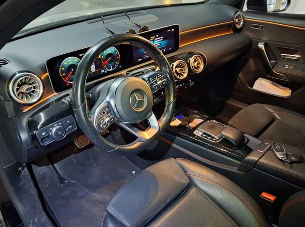 Car image 11