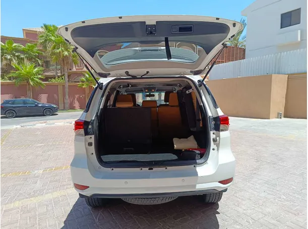 Car image 28