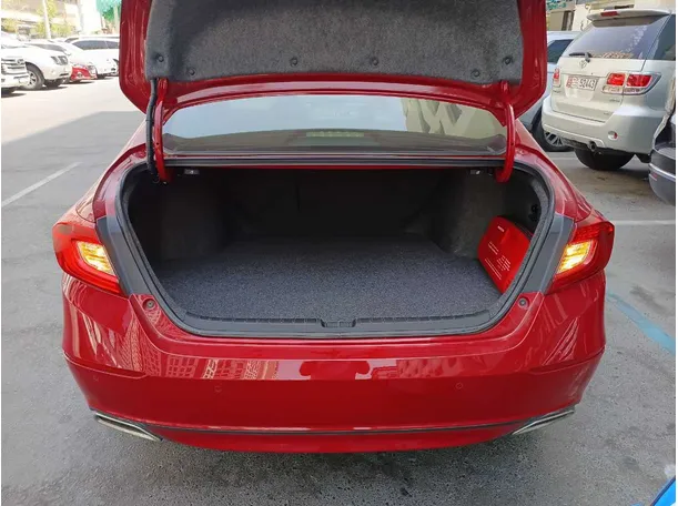Car image 19