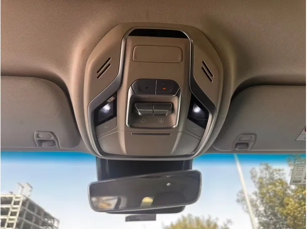 Car image 25