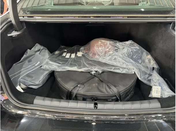 Car image 26